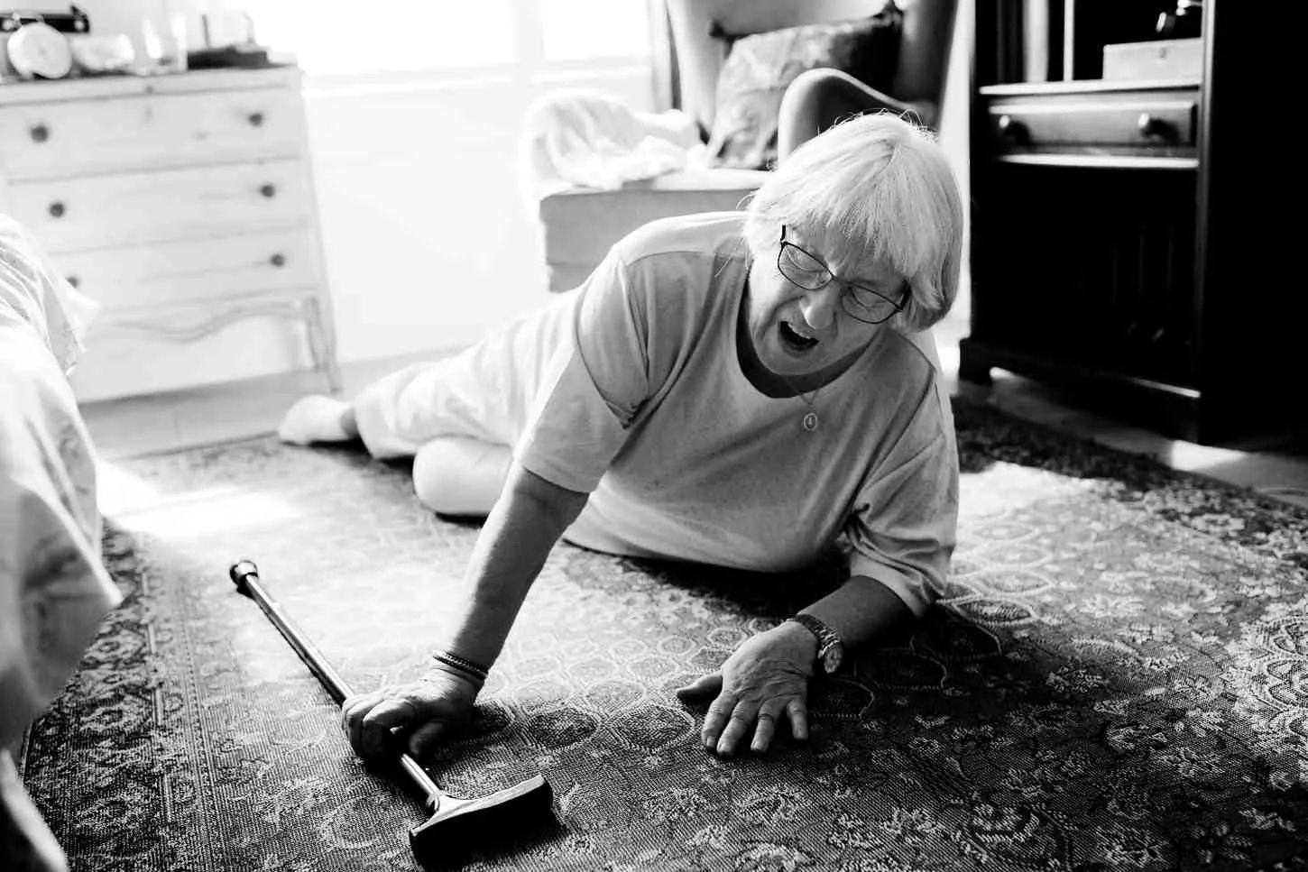 elderly-woman-fell-floor2