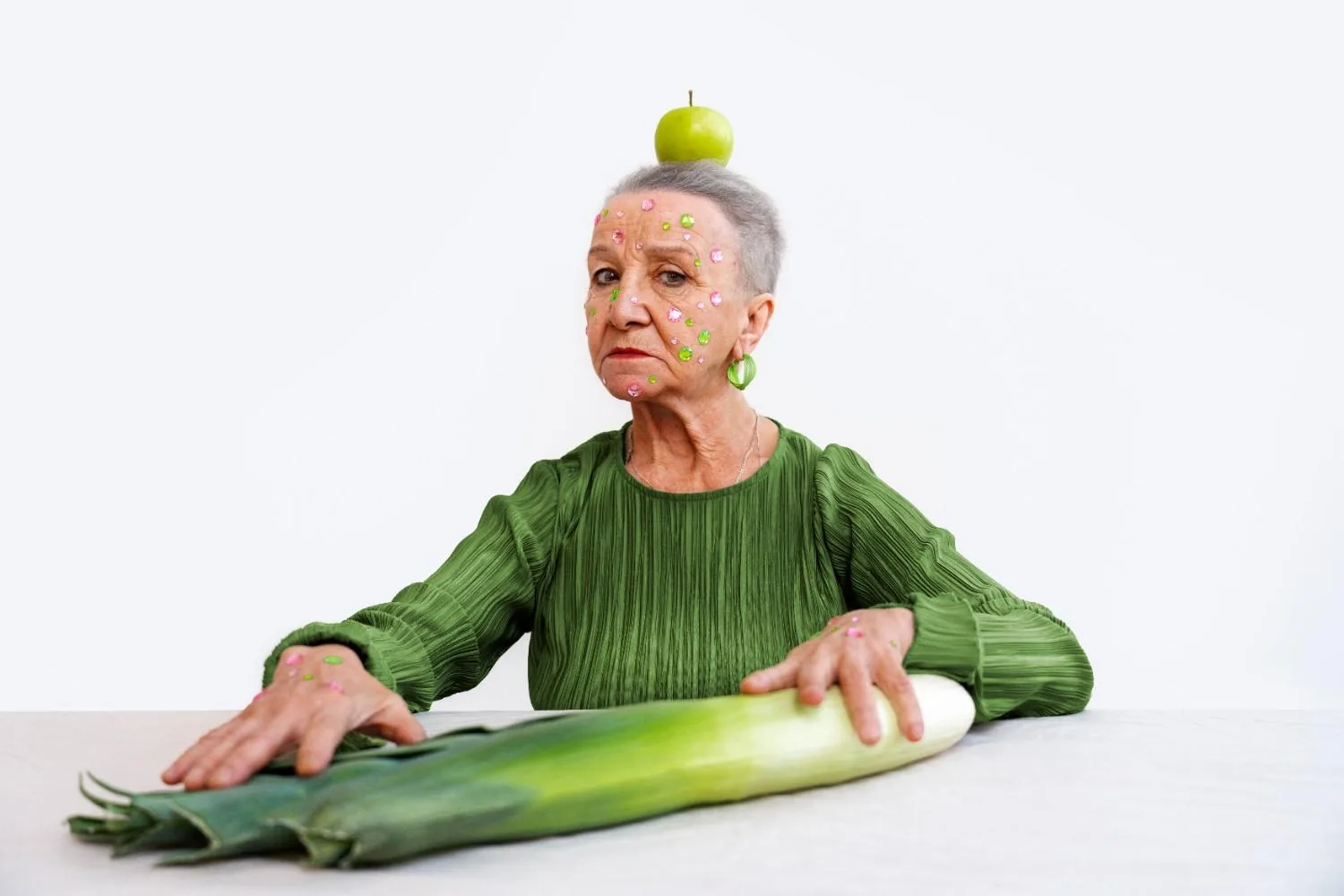 medium-shot-senior-woman-posing-with-celery (1)
