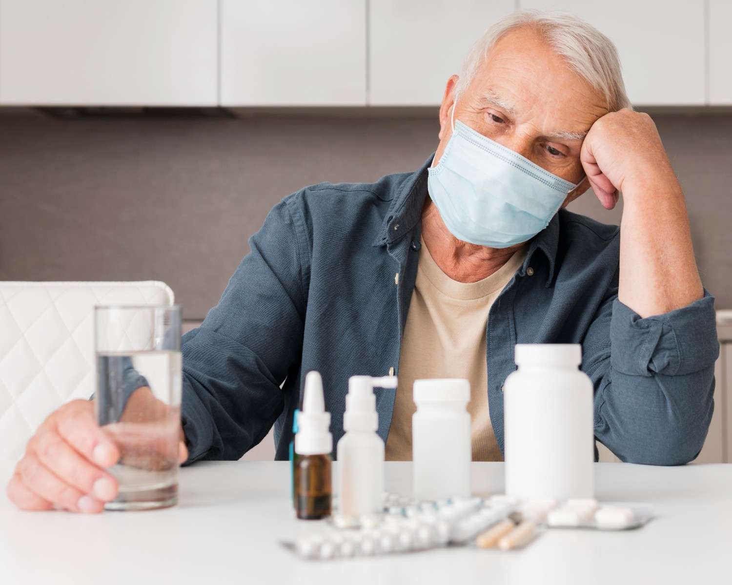 medium-shot-old-man-looking-medicine (1)