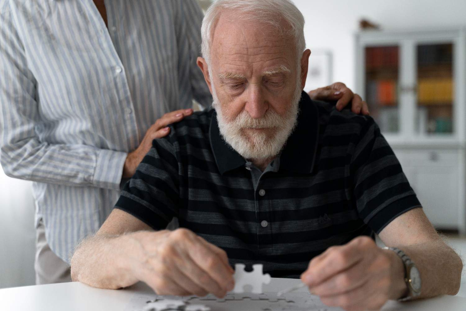 senior-people-confronting-alzheimer-disease (1)